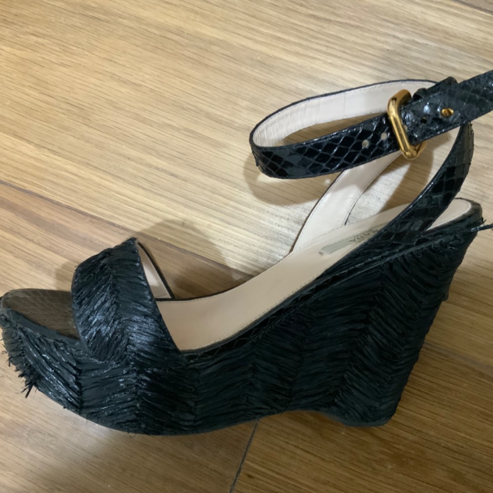 Authentic PRADA Black Raffia Wedges - Picture 4 of 10